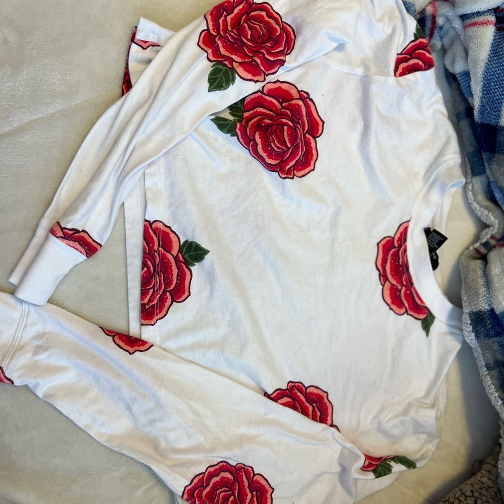 a medium cropped forever 21 shirt. flowery top